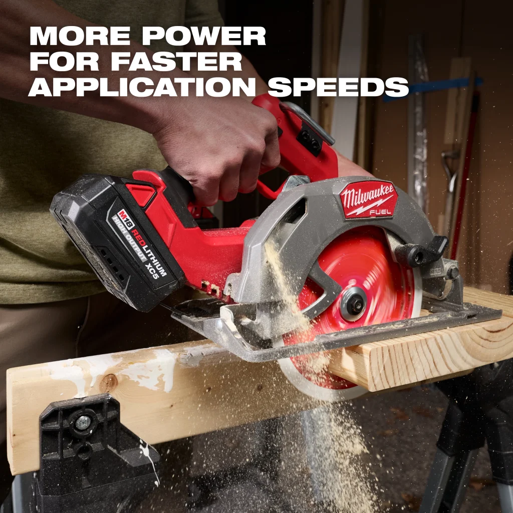 Milwaukee M18™ HIGH OUTPUT XC5 HB55 Battery in Action